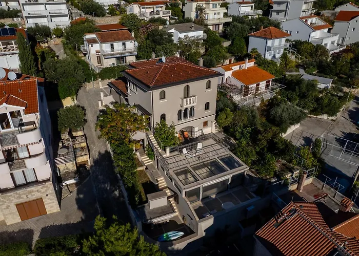 Iveta In - Mittel-dalmatien Gostinjska kuća 3*